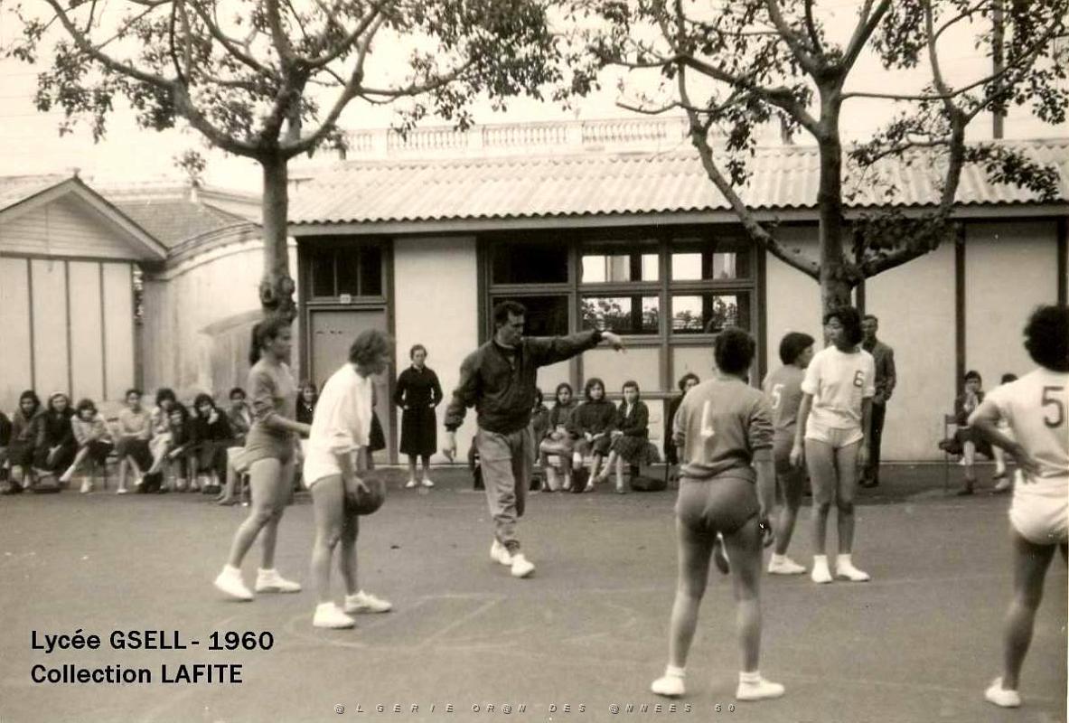 Oran- SDV- 4302- Gsell match profs-eleves en 1960.jpg
